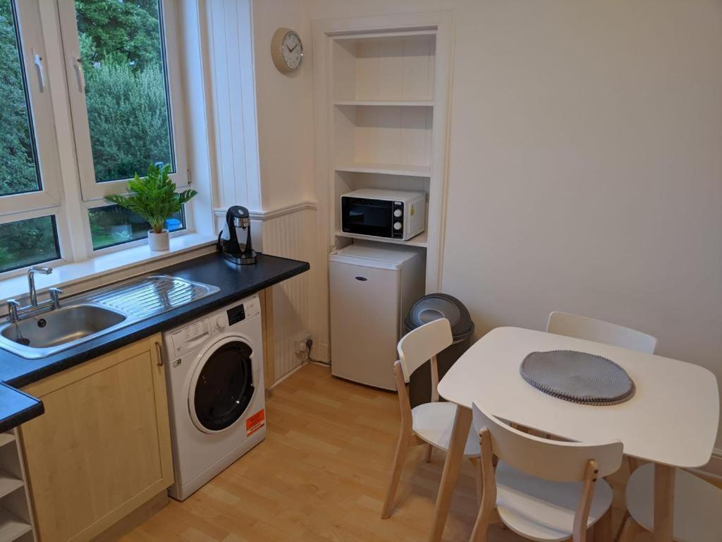 Glenclova - No 5 Bellyeoman, Bright Two Bedroom Apartment Dunfermline Zewnętrze zdjęcie