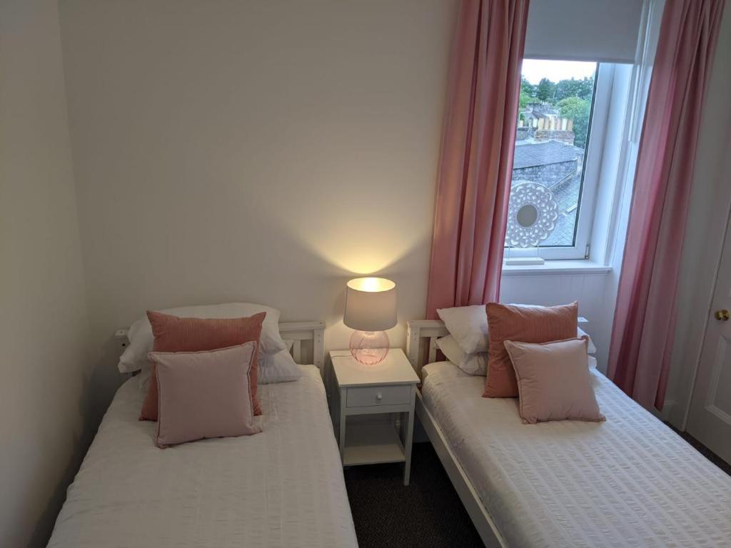 Glenclova - No 5 Bellyeoman, Bright Two Bedroom Apartment Dunfermline Zewnętrze zdjęcie