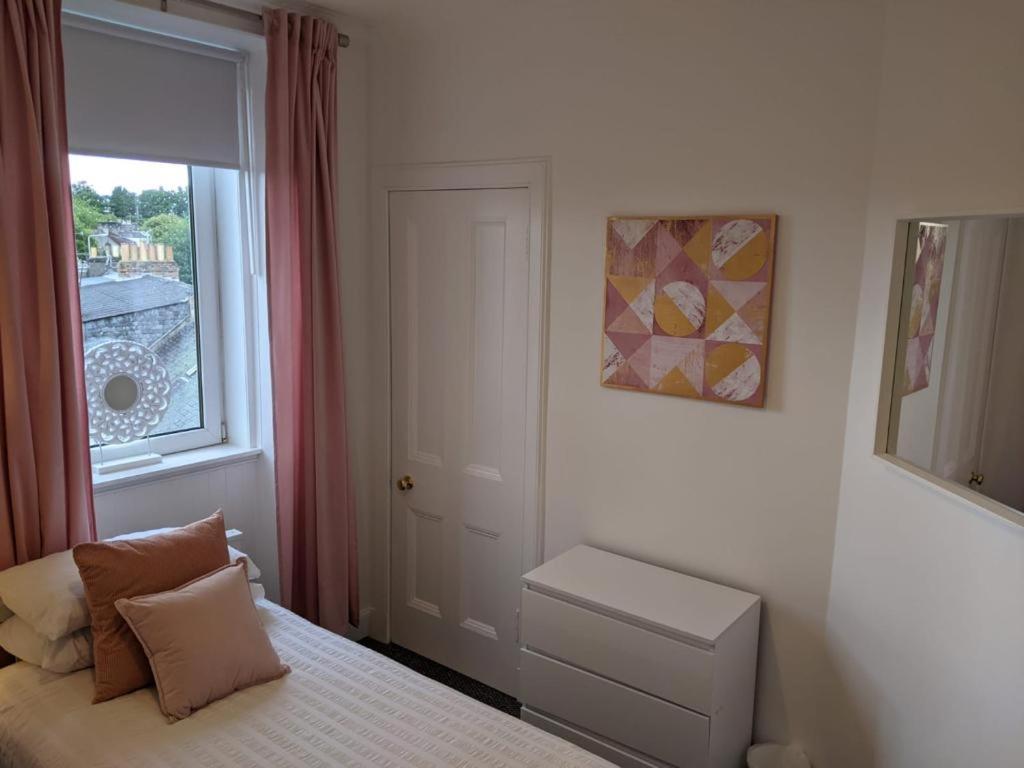 Glenclova - No 5 Bellyeoman, Bright Two Bedroom Apartment Dunfermline Zewnętrze zdjęcie